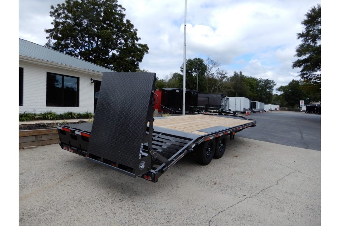 New 2026 Diamond C 8.5x24' Equipment, Deckover w/Dove & Ramps DEC207