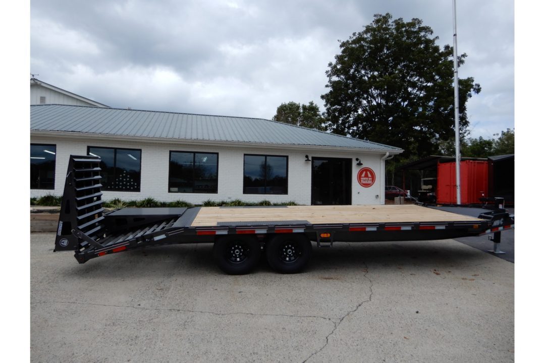 New 2026 Diamond C 8.5x24' Equipment, Deckover w/Dove & Ramps DEC207