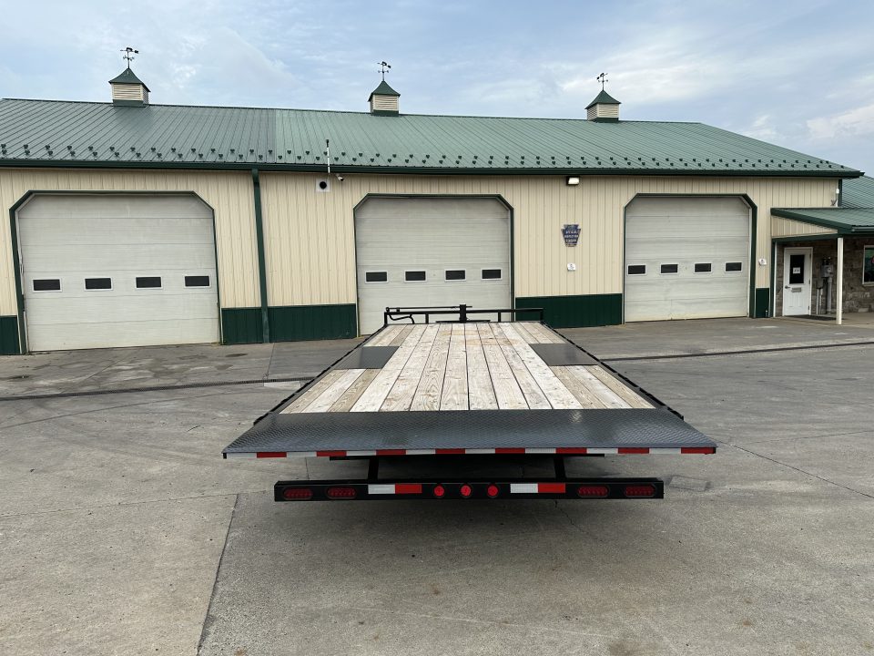 New PJ Trailers 22' Hydraulic Deckover Tilt with Scissor Lift (T8)