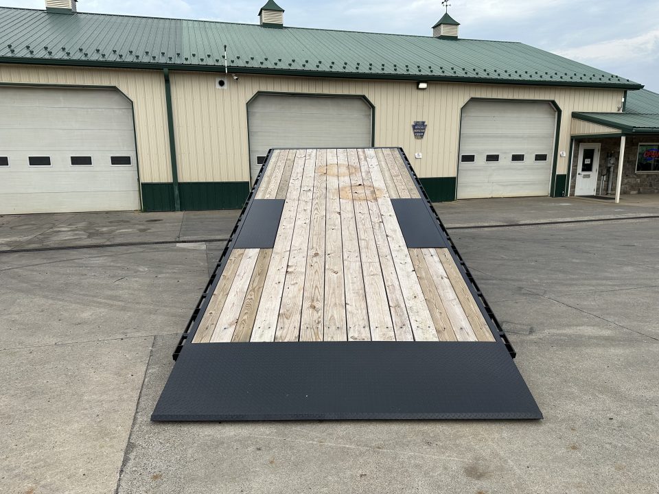 New PJ Trailers 22' Hydraulic Deckover Tilt with Scissor Lift (T8)