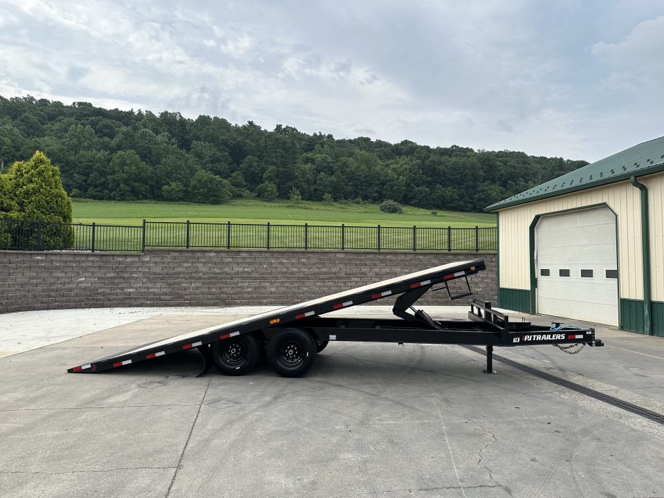 New PJ Trailers 22' Hydraulic Deckover Tilt with Scissor Lift (T8)