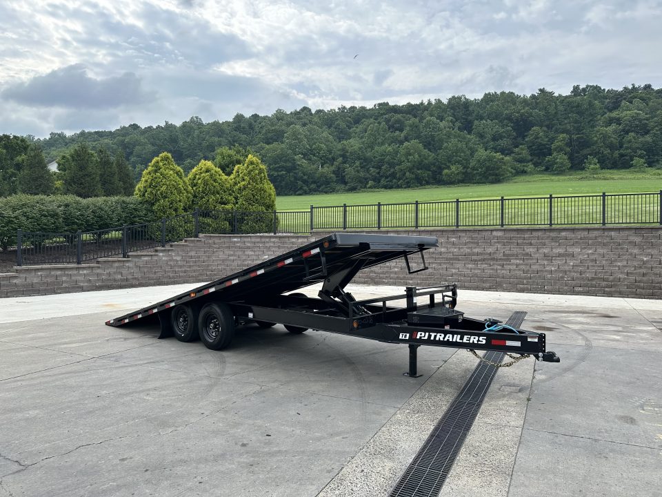 New PJ Trailers 22' Hydraulic Deckover Tilt with Scissor Lift (T8)