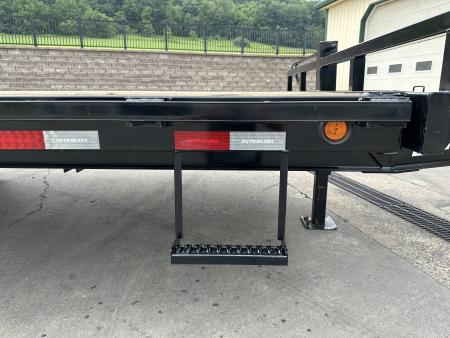 New PJ Trailers 22' Hydraulic Deckover Tilt with Scissor Lift (T8)
