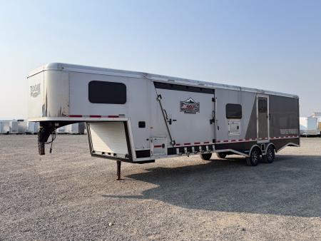 Re-manufactured 2021 Logan Coach HORSEPOWER 31' GN ZBROZ EDTION Snowmobile Trailer