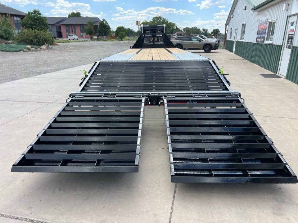New 2027 Load Trail 102"x30' Low Pro GN Gooseneck Bodies
