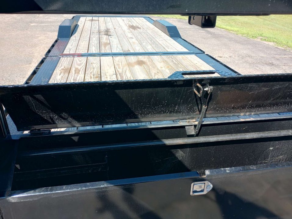 Used 2026 Midsota TBWB-26'X102" Gooseneck Tilt Trailer
