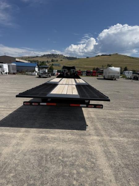 New 2026 Diamond C Trailers FMAX216L30X102HDT Equipment Trailer