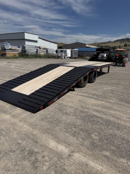 New 2026 Diamond C Trailers FMAX216L30X102HDT Equipment Trailer