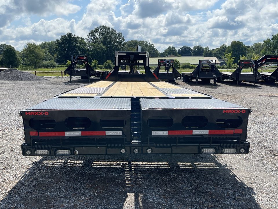 New 2027 MAXX-D 102"X32' 25K Gooseneck Flatbed Trailer