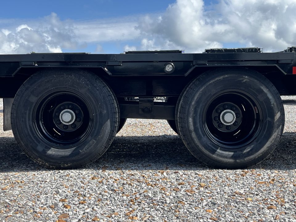 New 2027 MAXX-D 102"X32' 25K Gooseneck Flatbed Trailer