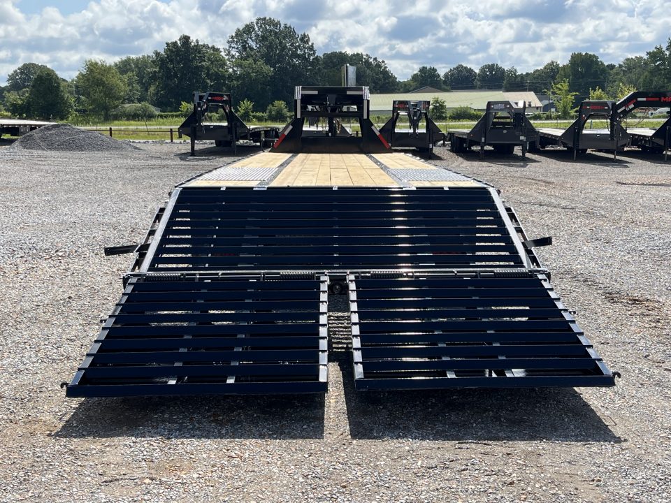 New 2027 MAXX-D 102"X32' 25K Gooseneck Flatbed Trailer