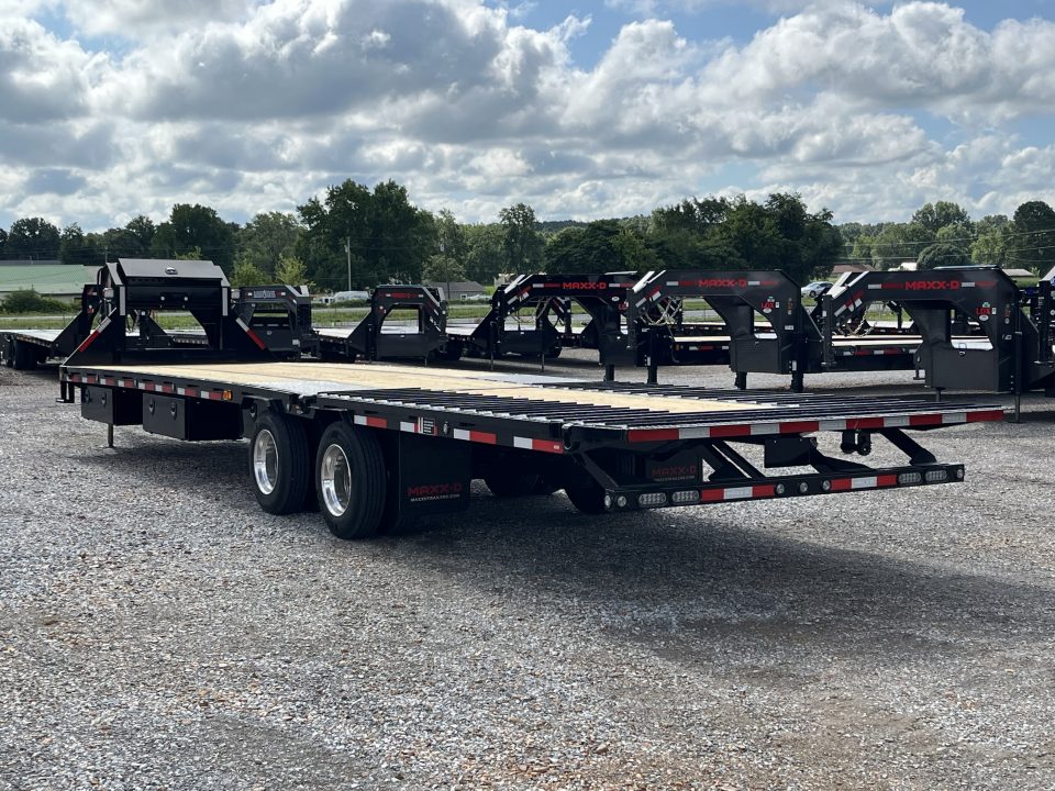 New 2027 MAXXD Hydraulic Dovetail Gooseneck Trailer | 34' x 102' 30K GVWR