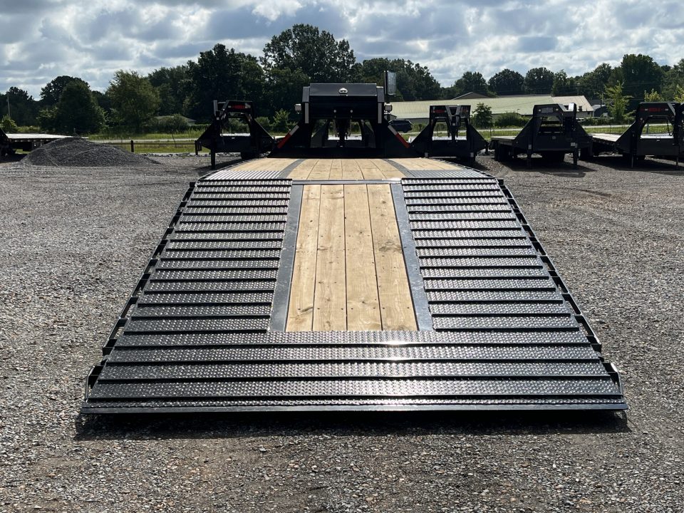 New 2027 MAXXD Hydraulic Dovetail Gooseneck Trailer | 34' x 102' 30K GVWR