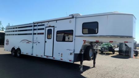 Used 2007 Titan Classic Stock 8ft LQ w/ Wench for a Carriage 2 Horse Trailer + stock box