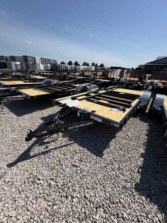 2027 PJ Trailers U8141