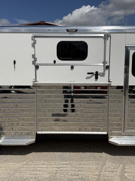 New 2027 Sundowner 2+1 Gooseneck Horse Trailer