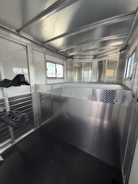 New 2027 Sundowner 2+1 Gooseneck Horse Trailer