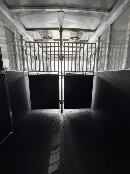 New 2027 Sundowner 2+1 Gooseneck Horse Trailer