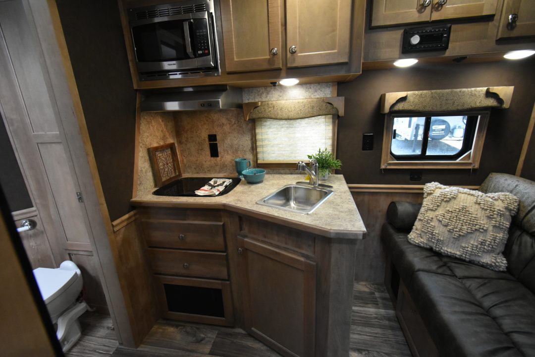 New 2026 Merhow Trailers 8009 Lonestar Horse Trailer