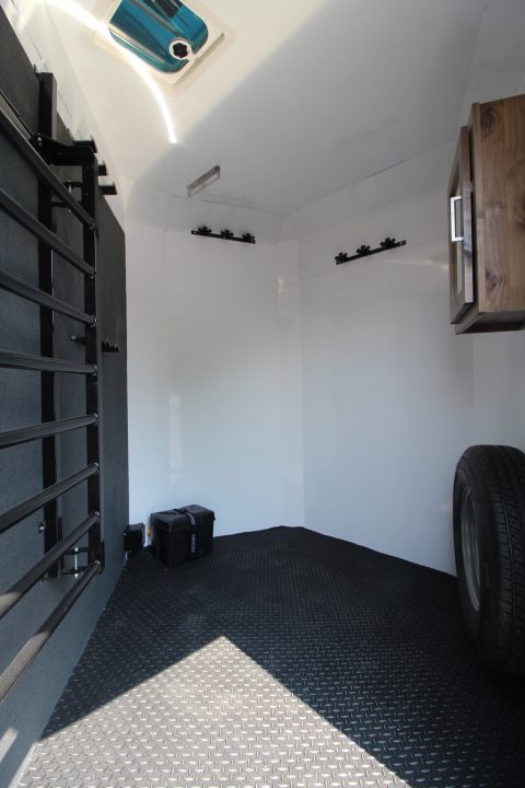 New 2027 Trails West Sierra II 2H Comfort PKG - Lined & Insulated - Large Tack Room - Escape Door