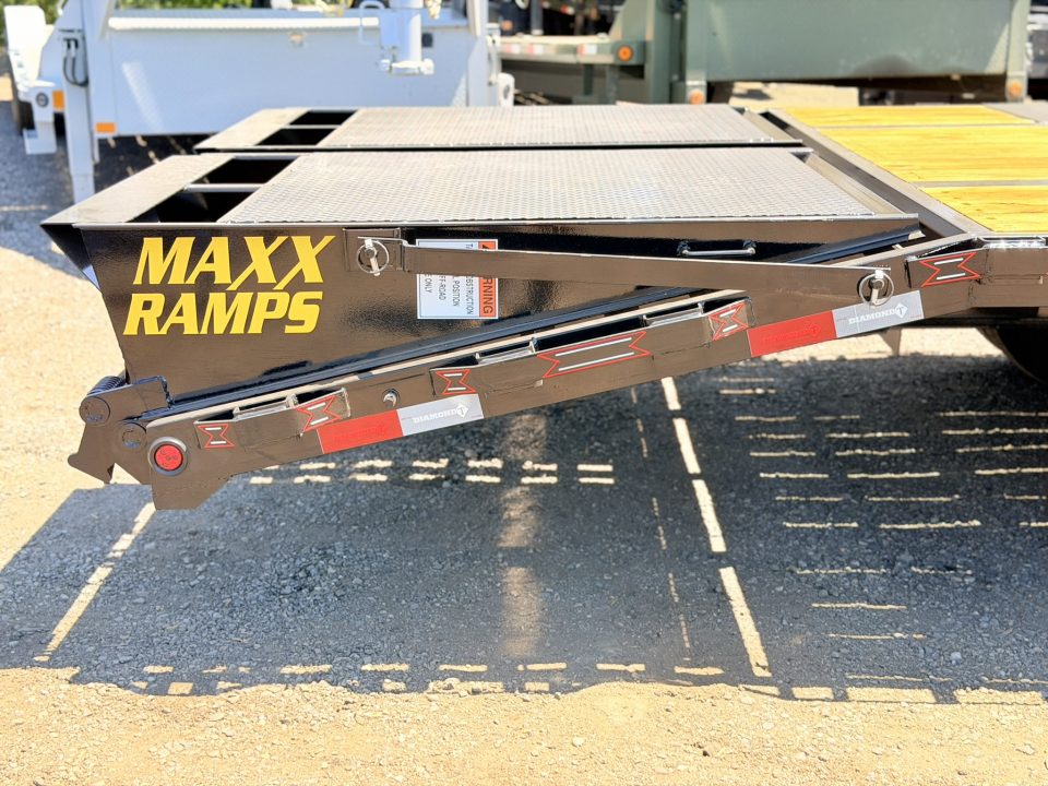 New 2027 Diamond T 8.5-28 Tandem Dual Deckover Pintle Equipment Hauler 25.9K GVWR