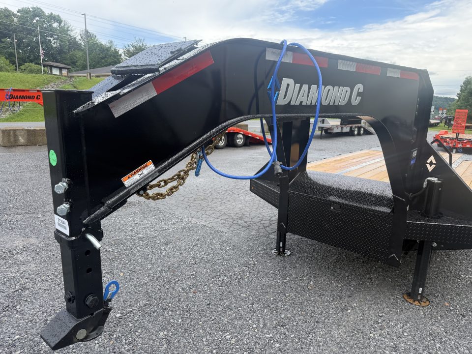 New 2026 Diamond C FMAX 212 GOOSENECK TRAILER ** ABS BRAKES**HYDRO JACKS & DOVE SOLAR CHARGER 17.5 ALUMINUM OUTER RIMS