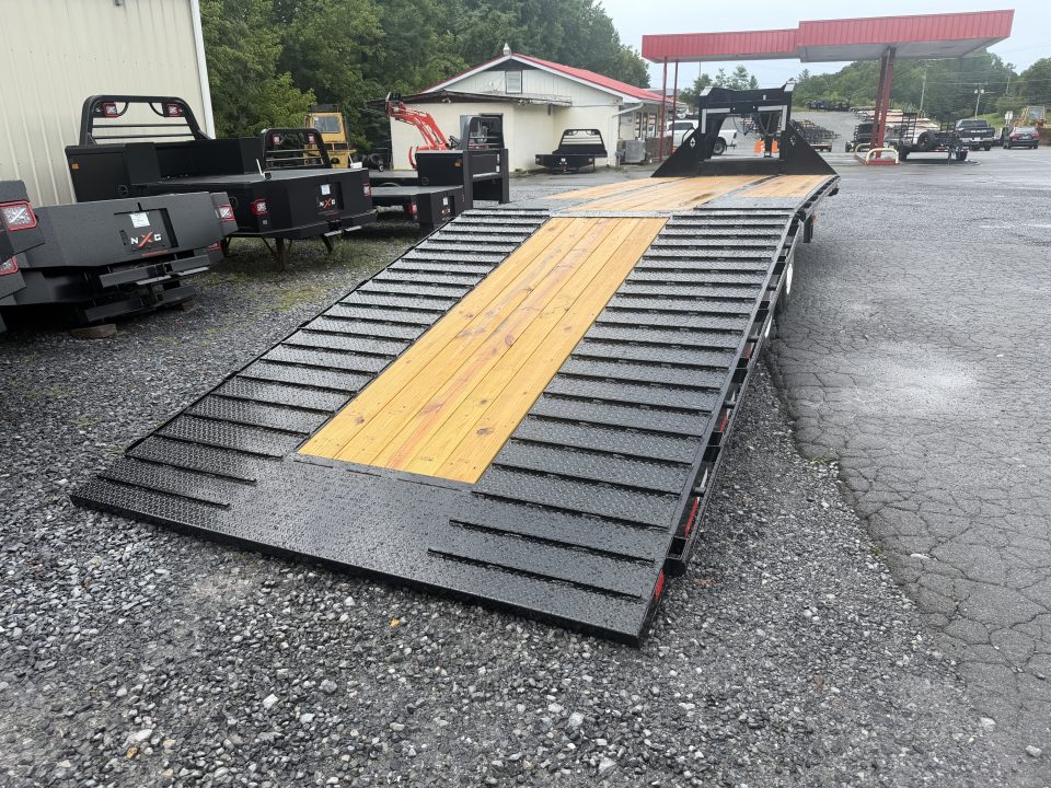 New 2026 Diamond C FMAX 212 GOOSENECK TRAILER ** ABS BRAKES**HYDRO JACKS & DOVE SOLAR CHARGER 17.5 ALUMINUM OUTER RIMS