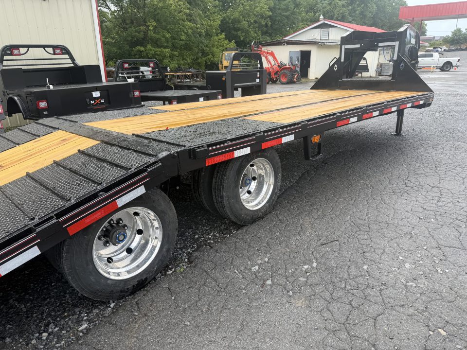 New 2026 Diamond C FMAX 212 GOOSENECK TRAILER ** ABS BRAKES**HYDRO JACKS & DOVE SOLAR CHARGER 17.5 ALUMINUM OUTER RIMS