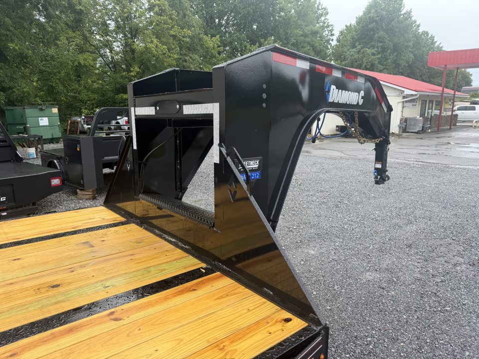 New 2026 Diamond C FMAX 212 GOOSENECK TRAILER ** ABS BRAKES**HYDRO JACKS & DOVE SOLAR CHARGER 17.5 ALUMINUM OUTER RIMS