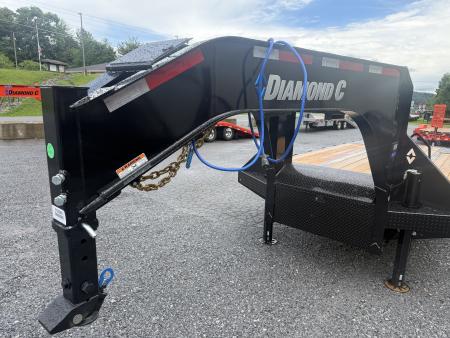 New 2026 Diamond C FMAX 212 GOOSENECK TRAILER ** ABS BRAKES**HYDRO JACKS & DOVE SOLAR CHARGER 17.5 ALUMINUM OUTER RIMS