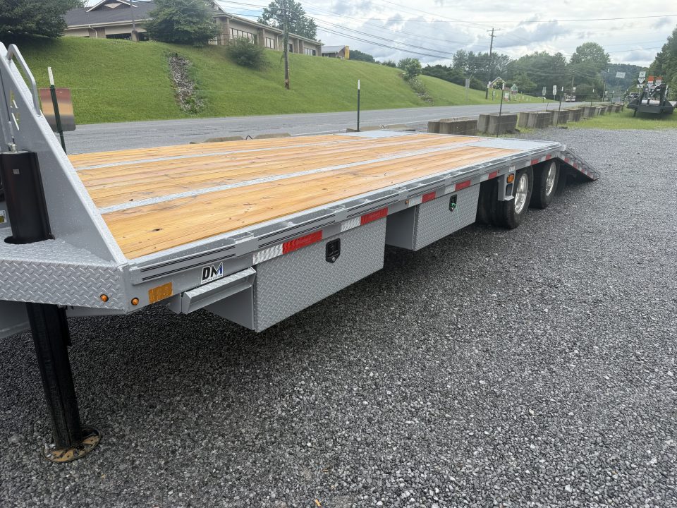 New 2026 Diamond C FMAX210 GOOSENECK TRAILER PACESETTER HYDRO JACKS & DOVE DISC BRAKES ALUMINUM OUTER RIMS