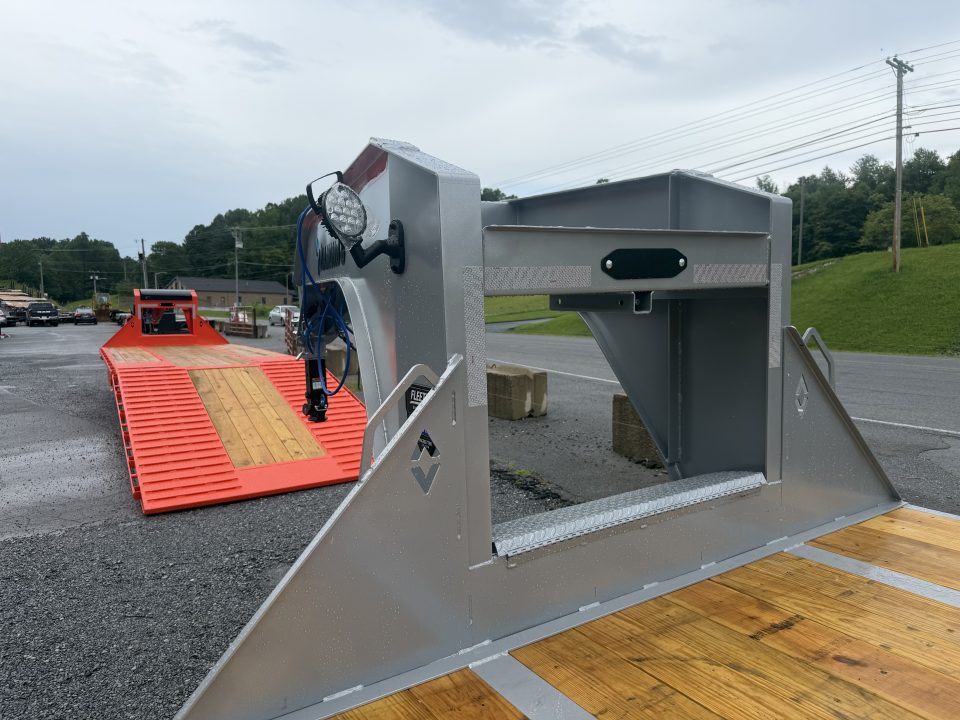 New 2026 Diamond C FMAX210 GOOSENECK TRAILER PACESETTER HYDRO JACKS & DOVE DISC BRAKES ALUMINUM OUTER RIMS
