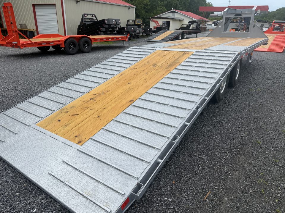 New 2026 Diamond C FMAX210 GOOSENECK TRAILER PACESETTER HYDRO JACKS & DOVE DISC BRAKES ALUMINUM OUTER RIMS
