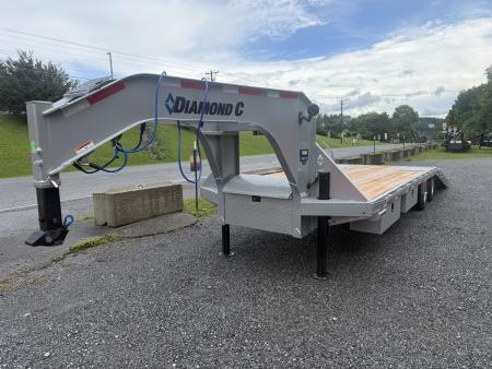 New 2026 Diamond C FMAX210 GOOSENECK TRAILER PACESETTER HYDRO JACKS & DOVE DISC BRAKES ALUMINUM OUTER RIMS