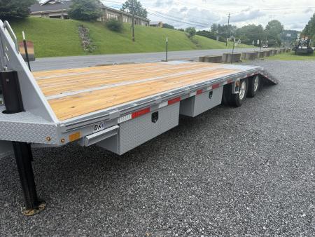 New 2026 Diamond C FMAX210 GOOSENECK TRAILER PACESETTER HYDRO JACKS & DOVE DISC BRAKES ALUMINUM OUTER RIMS