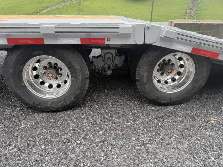 New 2026 Diamond C FMAX210 GOOSENECK TRAILER PACESETTER HYDRO JACKS & DOVE DISC BRAKES ALUMINUM OUTER RIMS
