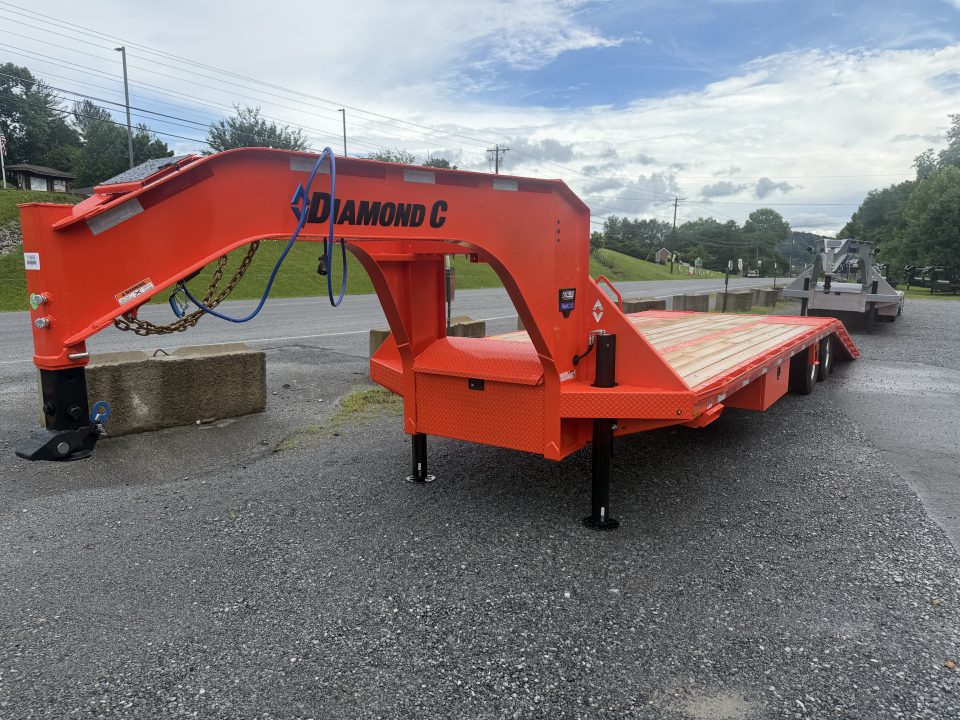 New 2026 Diamond C FMAX212 GOOSENECK TRAILER **ABS BRAKES **HYDRO JACKS & DOVE SOLAR CHARGER ALUMINUM OUTER RIMS