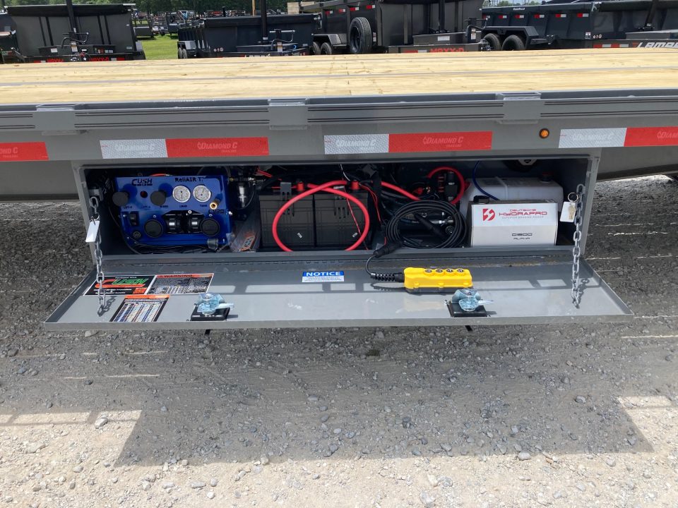 New 2026 Diamond C Trailers 102x40 TANDEM 40K GN HYDROTAIL W/ BLACKWOOD RUNNERS, HYDROJACKS, AIR RIDE & WIRELESS REMOTE Flatbed Trailer