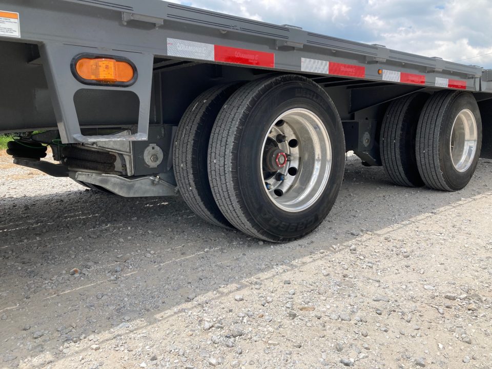 New 2026 Diamond C Trailers 102x40 TANDEM 40K GN HYDROTAIL W/ BLACKWOOD RUNNERS, HYDROJACKS, AIR RIDE & WIRELESS REMOTE Flatbed Trailer