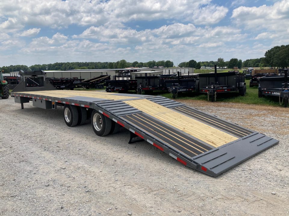 New 2026 Diamond C Trailers 102x40 TANDEM 40K GN HYDROTAIL W/ BLACKWOOD RUNNERS, HYDROJACKS, AIR RIDE & WIRELESS REMOTE Flatbed Trailer