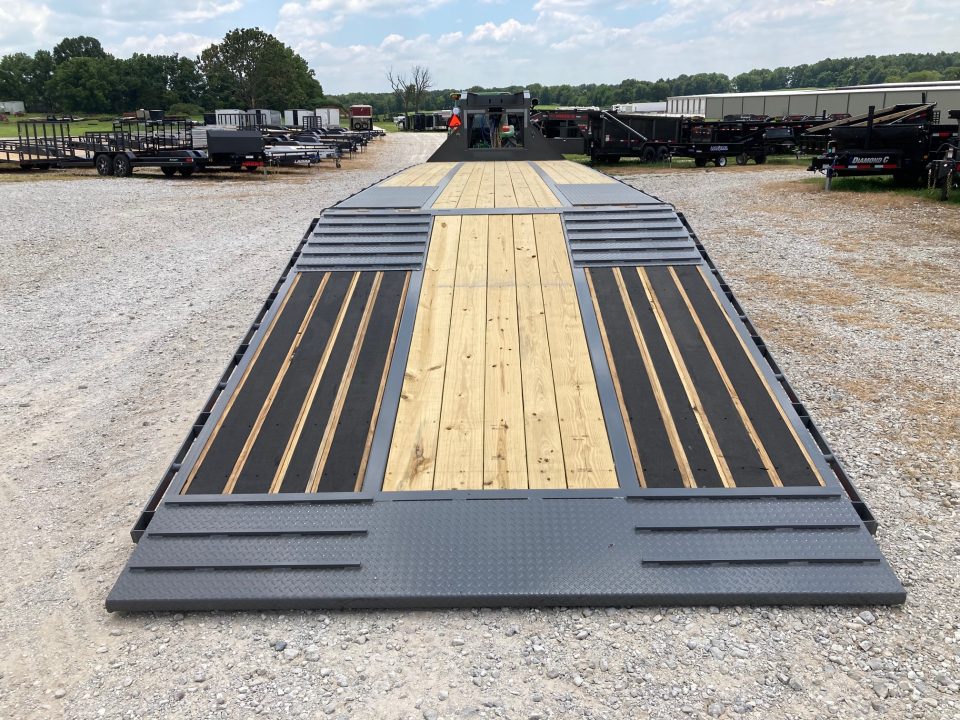 New 2026 Diamond C Trailers 102x40 TANDEM 40K GN HYDROTAIL W/ BLACKWOOD RUNNERS, HYDROJACKS, AIR RIDE & WIRELESS REMOTE Flatbed Trailer