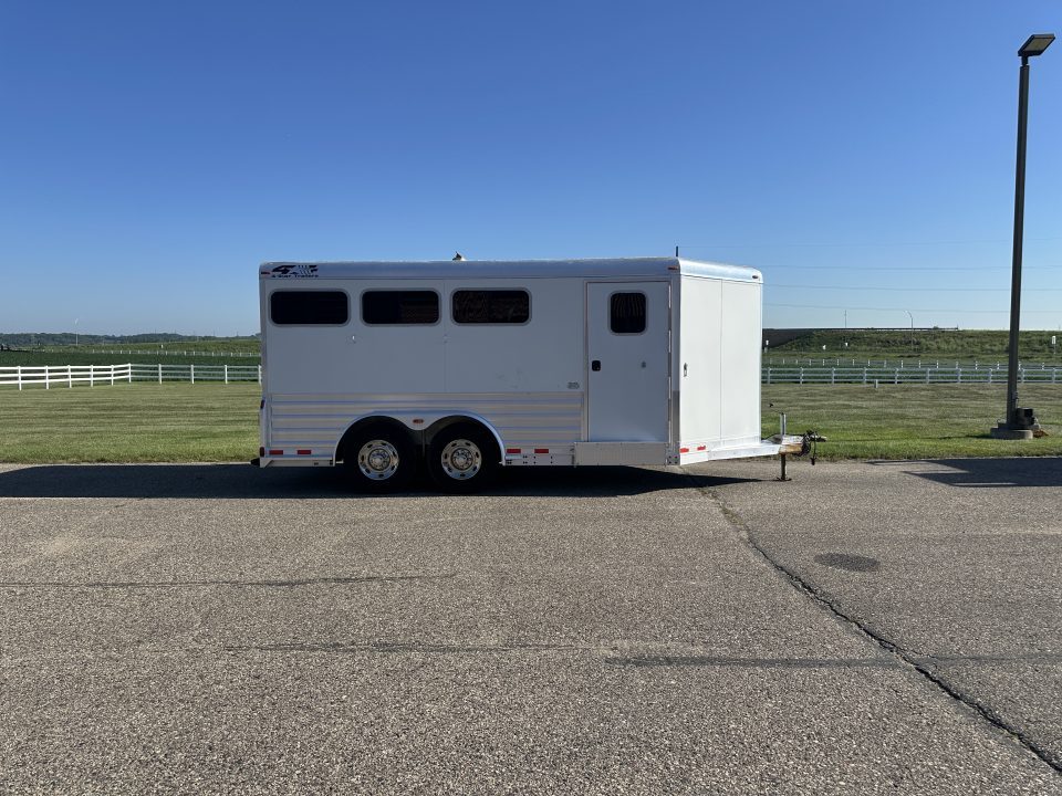 Used 2008 4-Star Trailers 3H BP Horse Trailer
