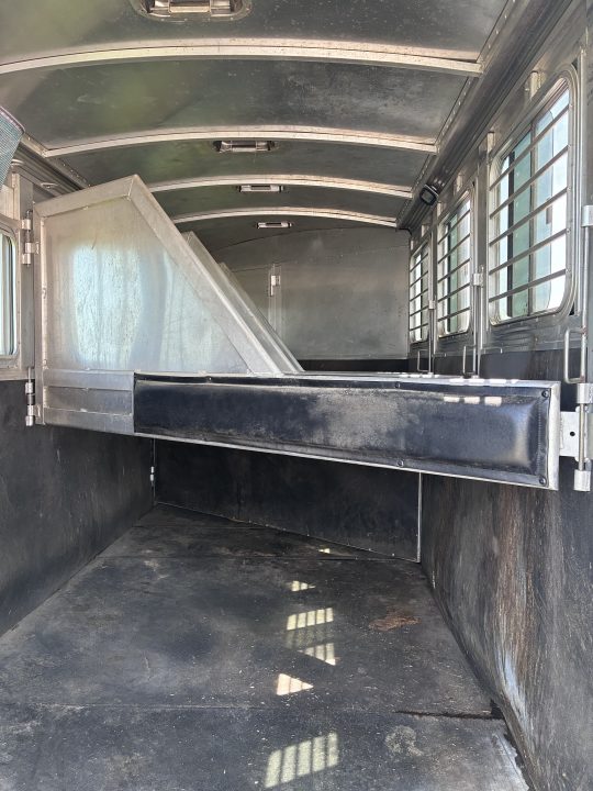 Used 2009 Cherokee 4H LQ Horse Trailer