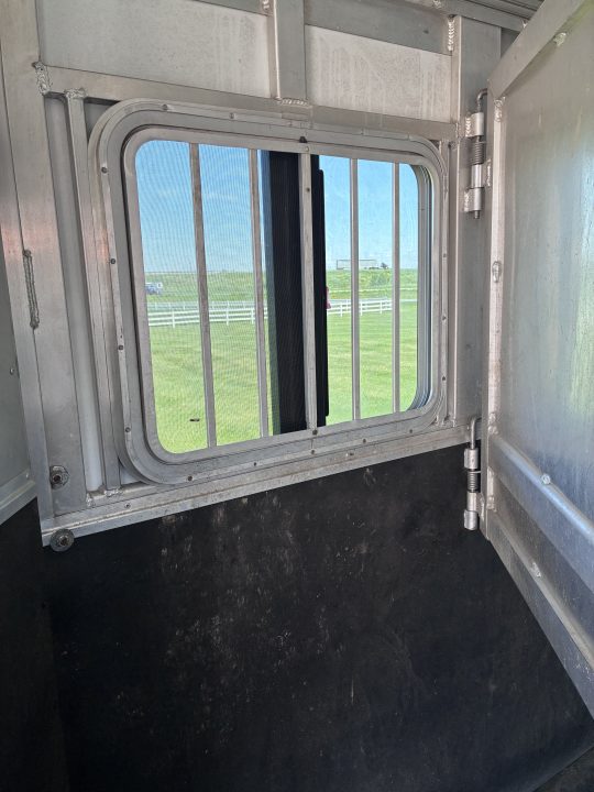 Used 2009 Cherokee 4H LQ Horse Trailer
