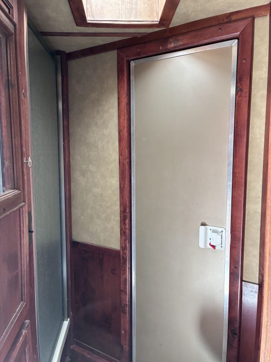 Used 2009 Cherokee 4H LQ Horse Trailer