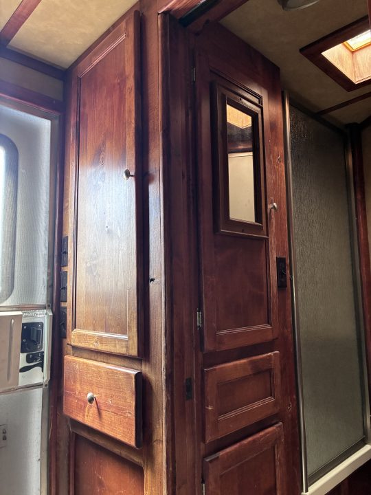 Used 2009 Cherokee 4H LQ Horse Trailer