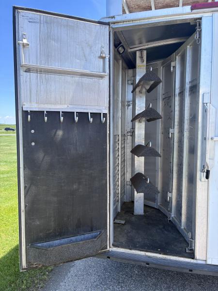Used 2009 Cherokee 4H LQ Horse Trailer