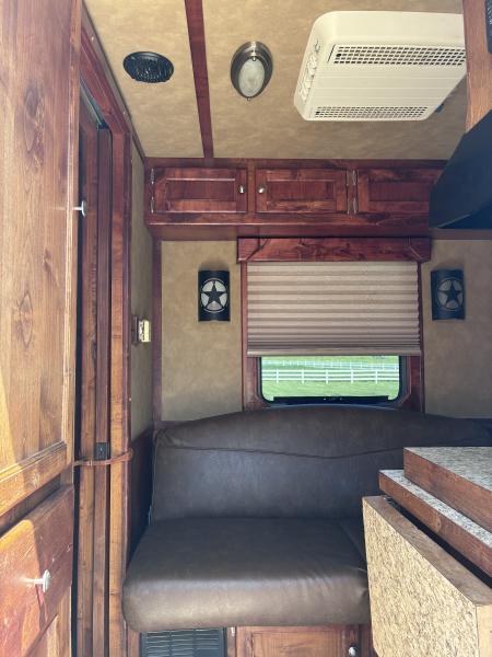 Used 2009 Cherokee 4H LQ Horse Trailer