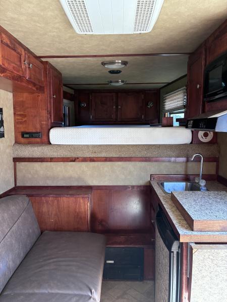 Used 2009 Cherokee 4H LQ Horse Trailer