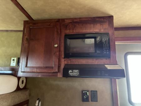 Used 2009 Cherokee 4H LQ Horse Trailer